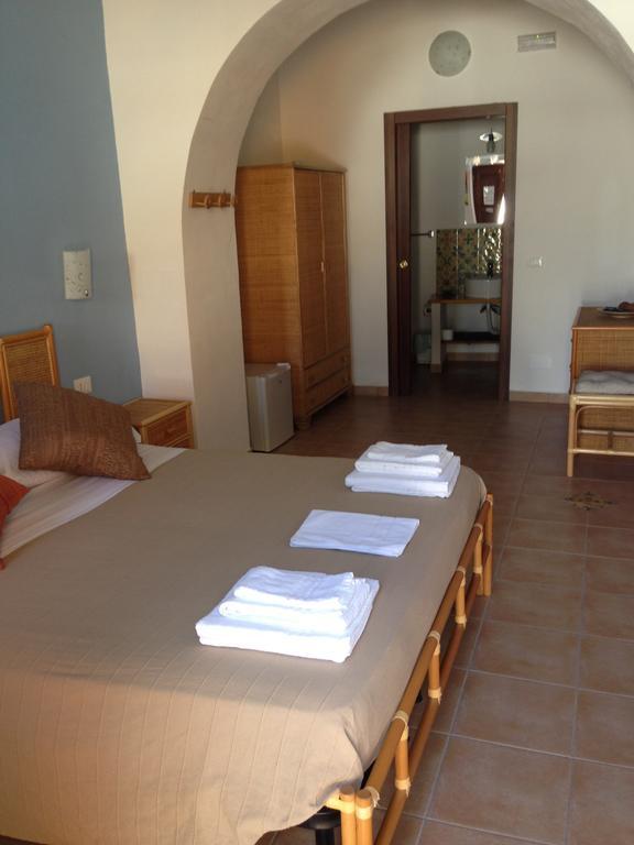 B&B La Goletta Di Salina Санта-Маріна-Саліна Номер фото