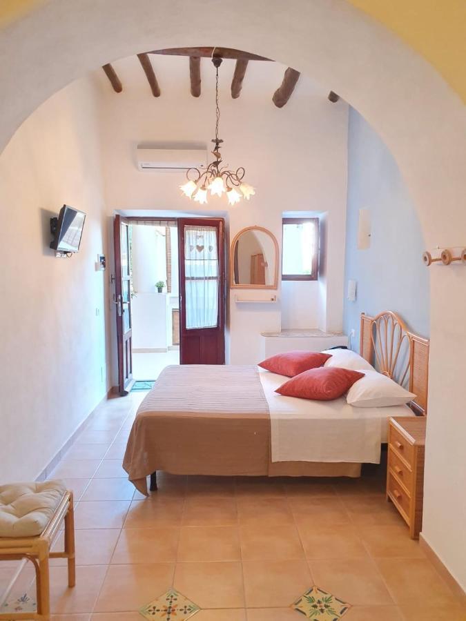 B&B La Goletta Di Salina Санта-Маріна-Саліна Екстер'єр фото